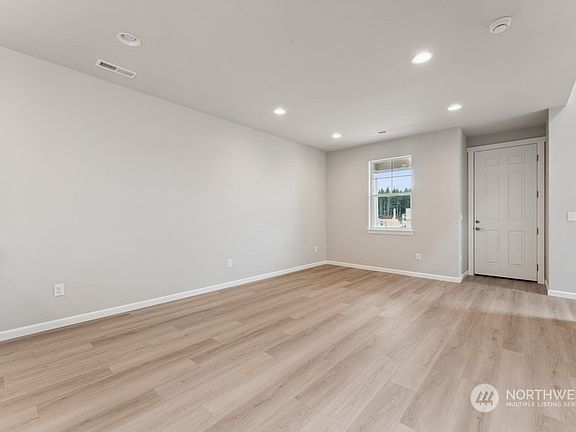 3rd image of 15331 207th Avenue E #180
