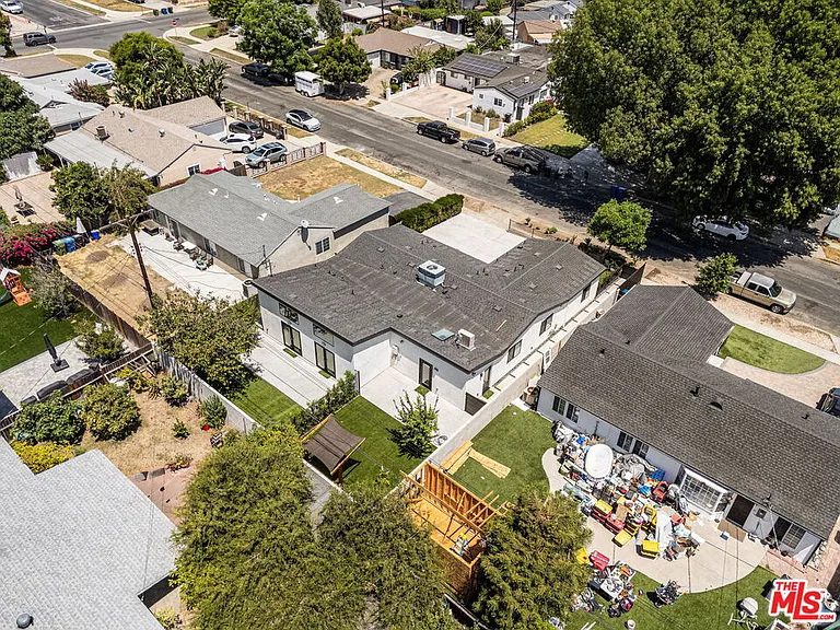 7935 Zelzah Ave — Photo 25