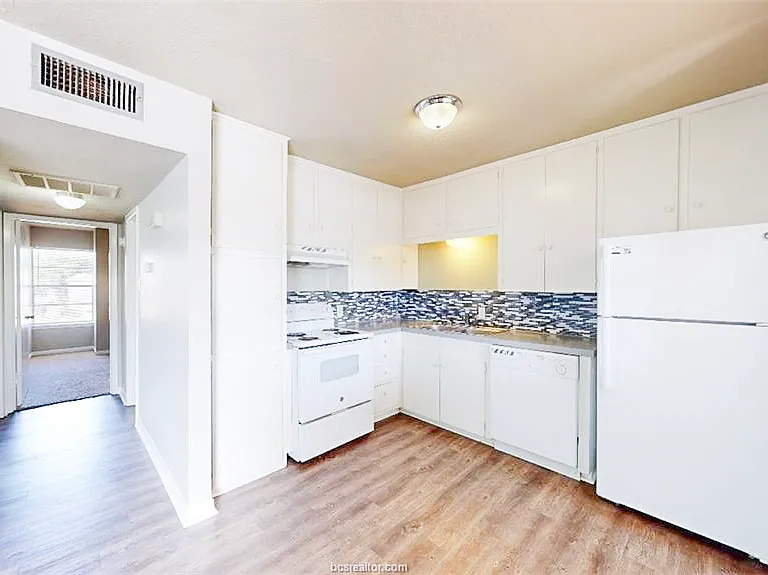 3800 E 29th St #11 — Photo 9