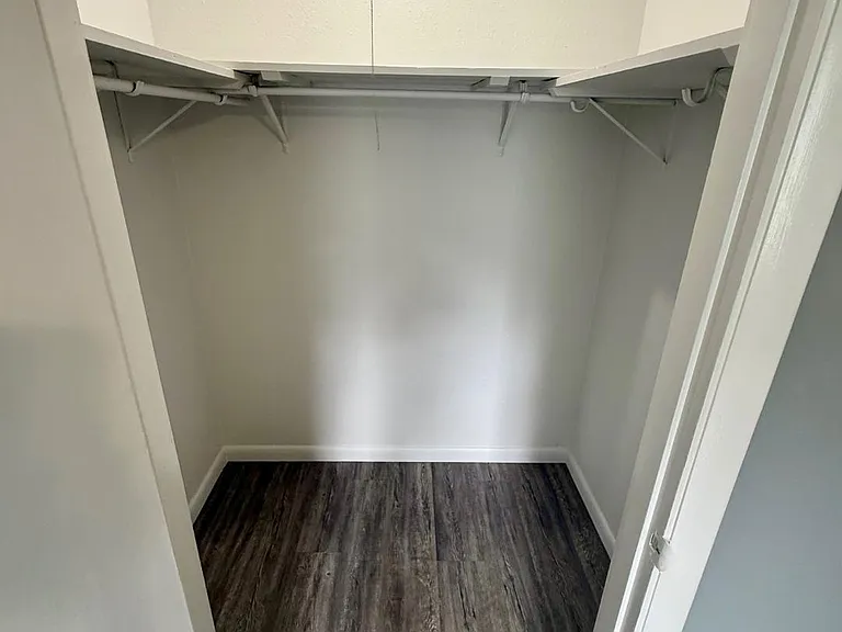 2206 Clay St — Photo 9