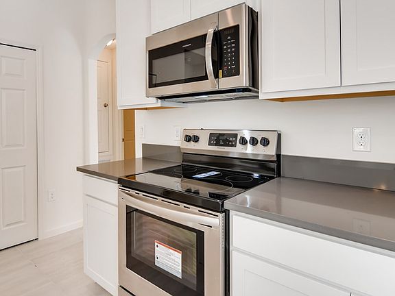 4th image of 1825 Berkshire Cir