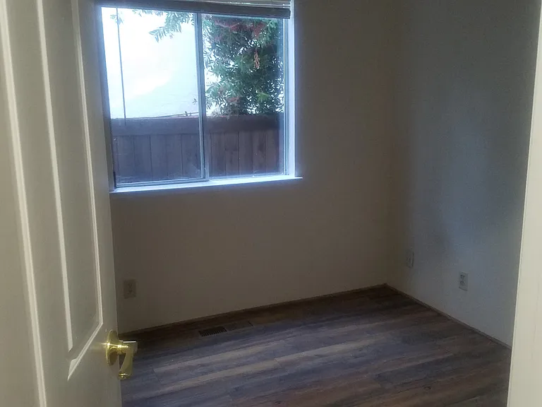 146 Valencia Way — Photo 18