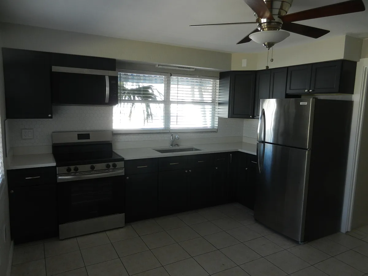 Building Photo - 250 73rd Ave #1