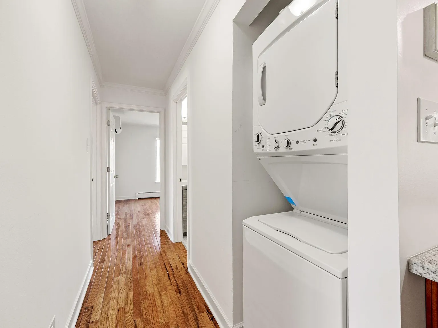 Emerald Court Apartments — Photo 4
