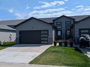 1705 Tobi Ln, Grand Forks, ND 58201