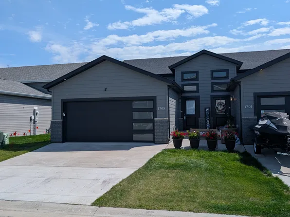 1705 Tobi Ln, Grand Forks, ND 58201