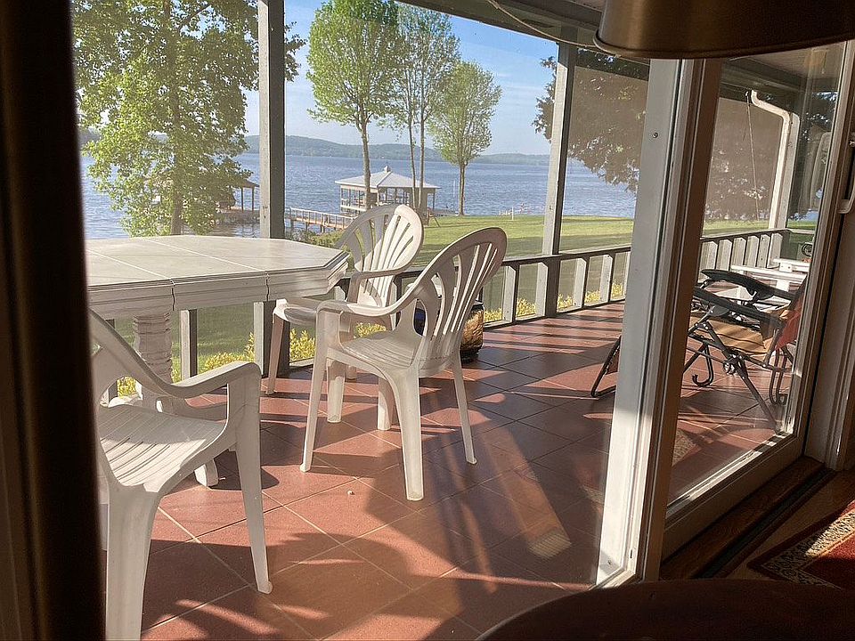 Lake view in every room