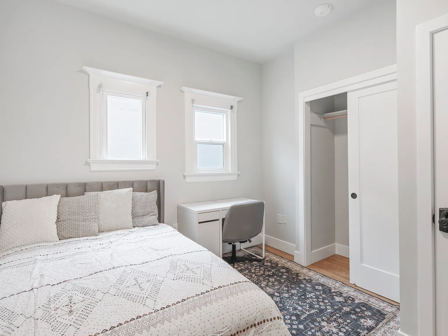 1 bed, 2600 sqft, $1,090 — Photo 2