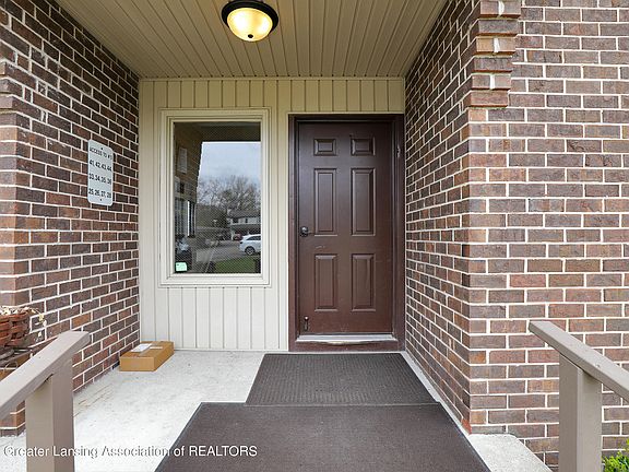 3rd image of 523 Bainbridge Dr