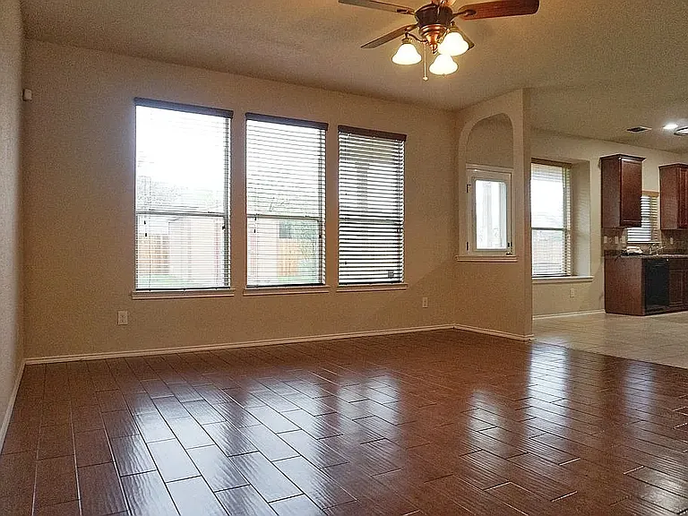 12131 Karnes Way — Photo 6