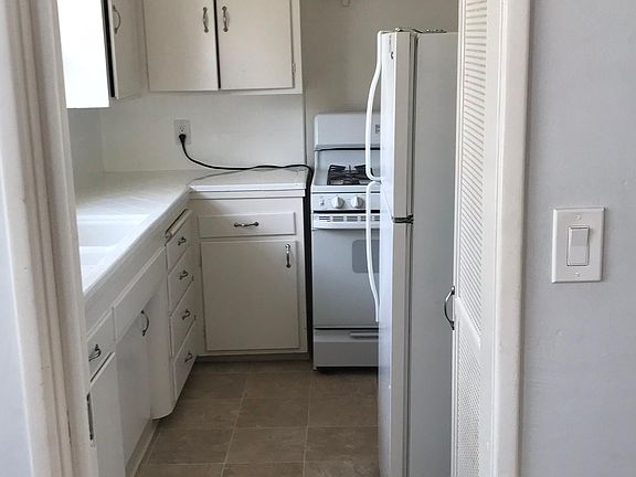 2nd image of 6146 Acorn St
