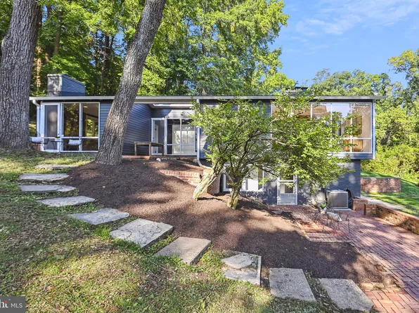 7302 Rippon Rd, Alexandria, VA 22307