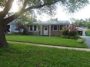 249 Rivers View Dr, Carpentersville, IL 60110