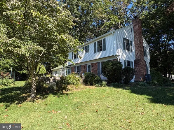 3 Oak Tree Ln, Malvern, PA 19355