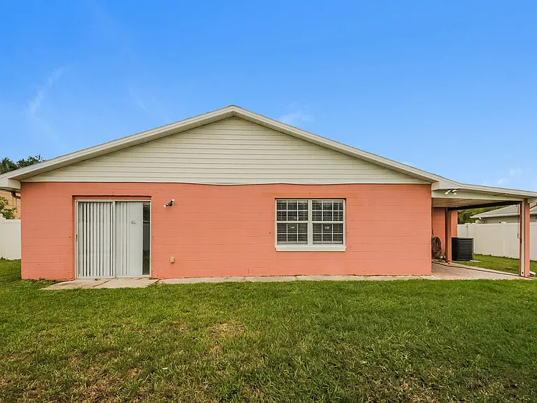 12127 Dakota Woods Ln — Photo 16