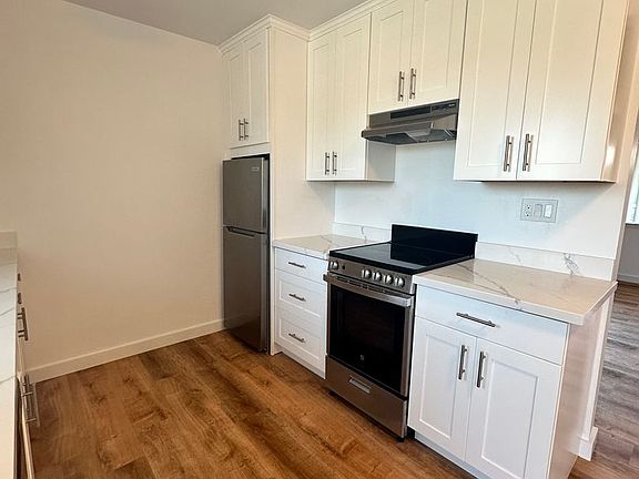 3rd image of 2186 Carlmont Dr #9