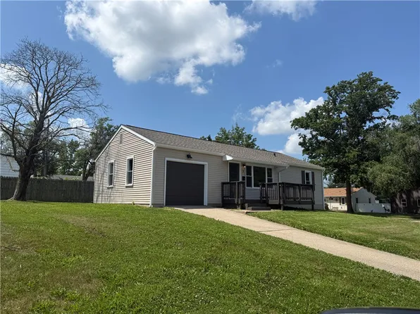 1 Brownlow Dr, Decatur, IL 62521