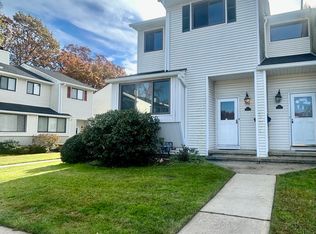 271 Clubhouse Dr, Middletown, NJ 07748