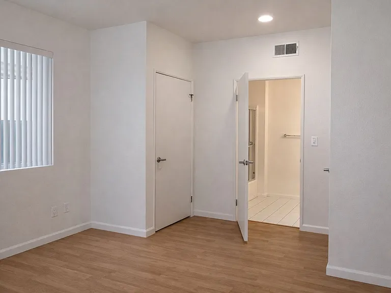 10756 Camarillo St — Photo 18
