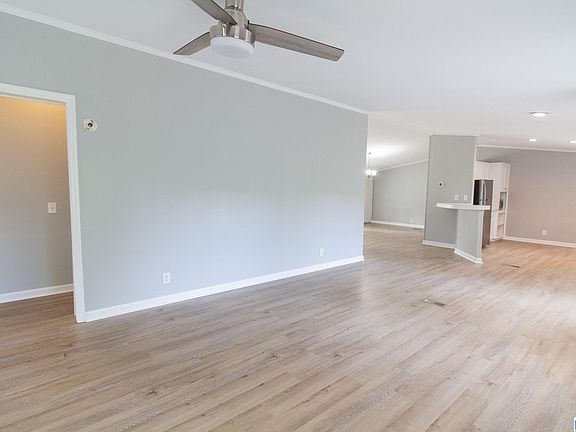 4th image of 49 Hazel Ln