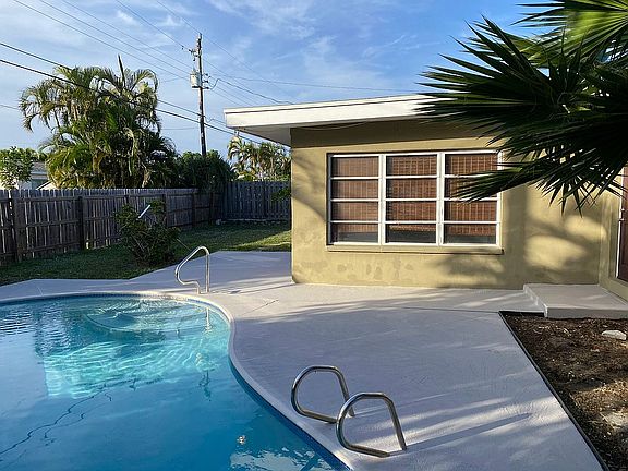 3rd image of 540 Pelican Dr