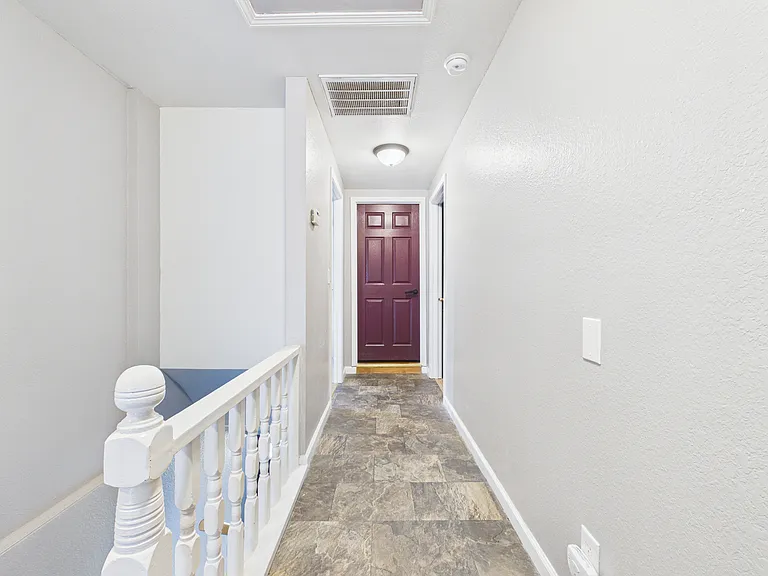 323 Jackson St — Photo 29