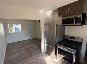 204 E Gage Ave, Los Angeles, CA