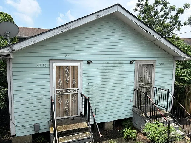 2718 Jackson Ave — Photo 1