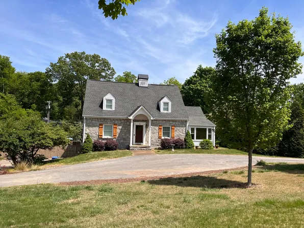 59 Fairhills Dr, Chattanooga, TN 37405