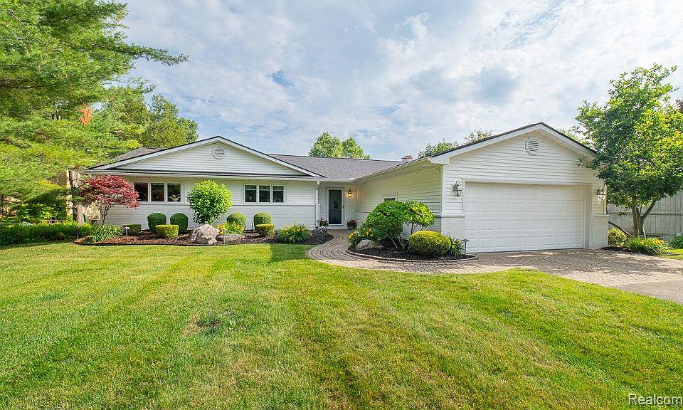 1st image of 3648 Woodland Dr