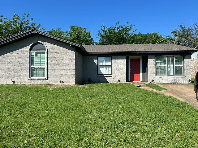 5 bed, 1800 sqft, $2,400 — Photo 1