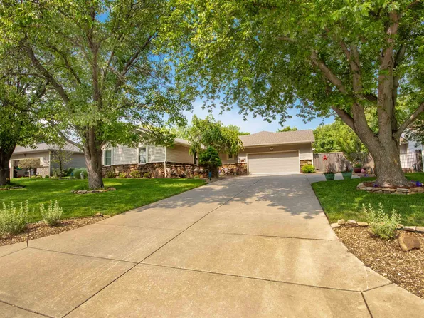 329 N Bentwood Dr, Rose Hill, KS 67133