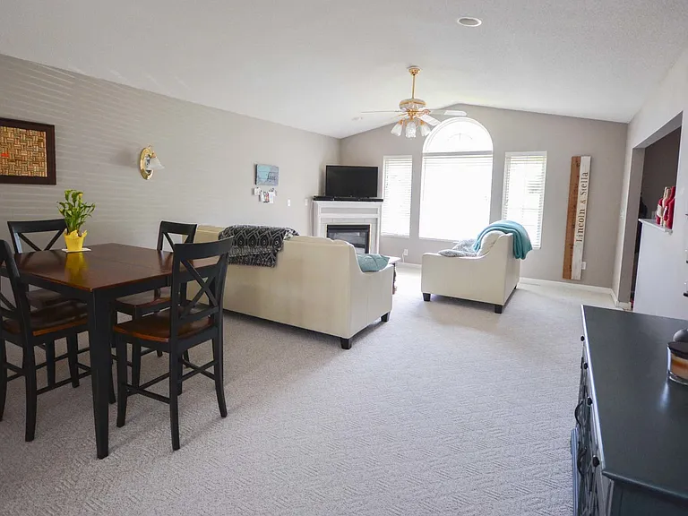 4458 Meadow Lakes Dr NW — Photo 7