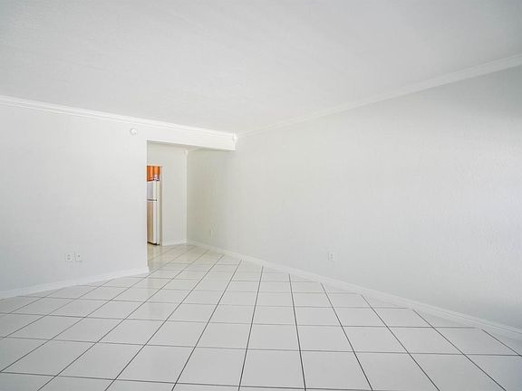 4th image of 7640 Carlyle Ave Unit 9B-7640CA-