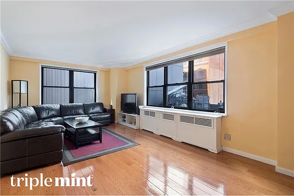Sold by Triplemint | media 8