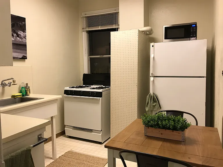 18 Washington Ave — Photo 8
