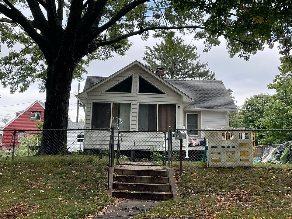 1st image of 812 Pedersen St