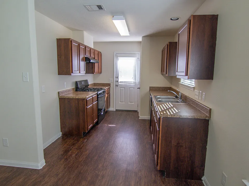 3510 Bluebird Park Ln