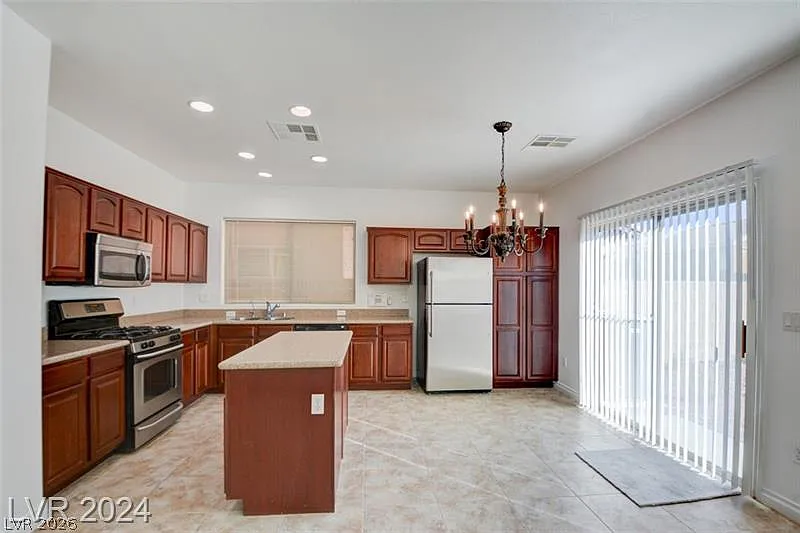 4 bed, 2.5 bath, 1763 sqft, $2,495 — Photo 2