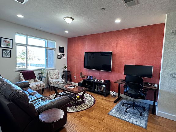3rd image of 5256 Campus Dr