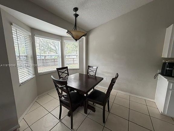 4th image of 330 Sterling Dr