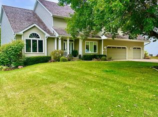 13848 Rosewood Dr, Clive, IA 50325