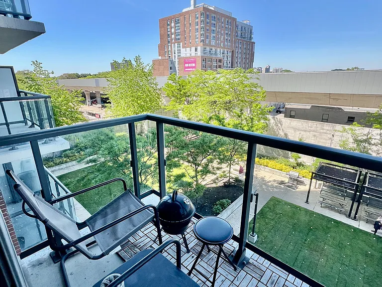 1420 Dupont St #513 — Photo 16