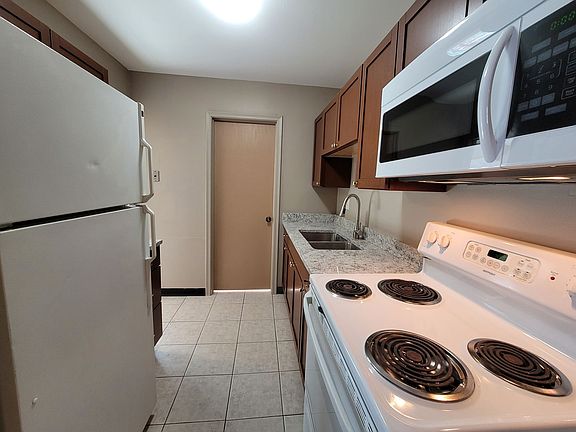 4th image of 3027 Park Terrace Dr Unit 8