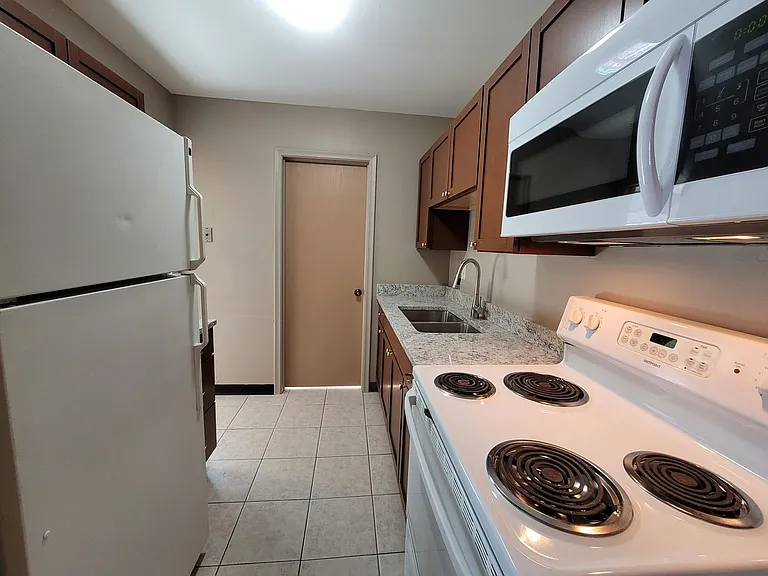 3027 Park Terrace Dr — Photo 8
