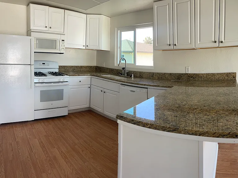 Spacious kitchen, microwave, fridge, new dishwasher