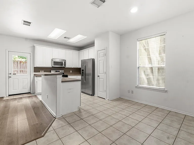149 E Summerhaze Cir — Photo 3