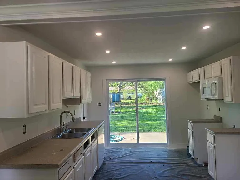 616 King George Ave — Photo 3