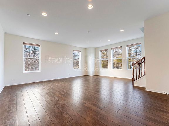 2nd image of 112 Waterbury Cir