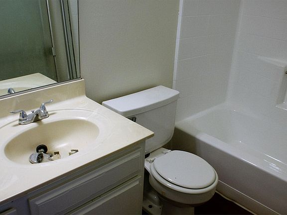 5th image of 512 E Buckthorn St APT 5